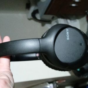 Wiresless Headphones